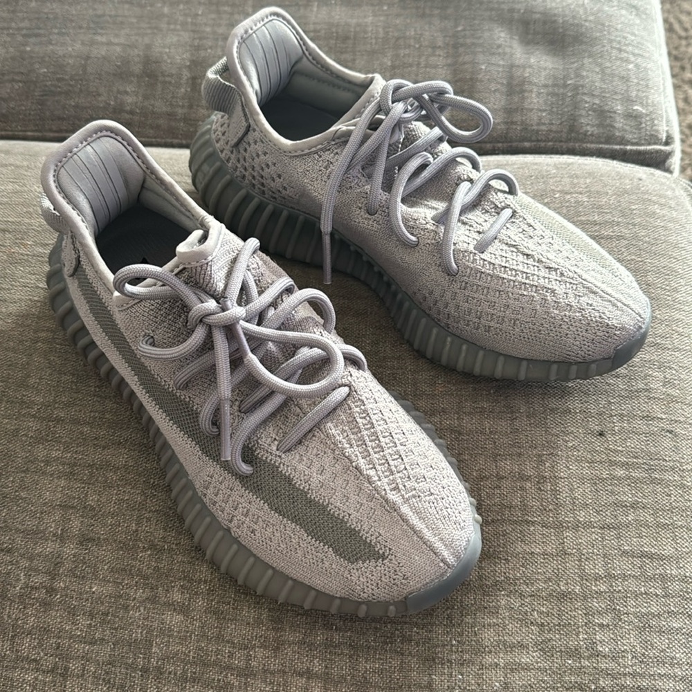 Yeezy Boost 350 v2 grey size 6